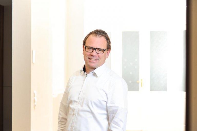Herr Dr. Med. Klaus Peter Zimmermann Team – Neurochirurgische Praxis Dr. Zimmermann